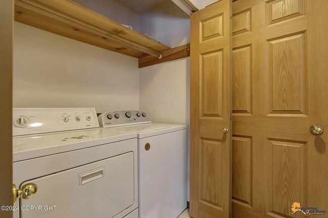 211 Dailey Ave in Anchorage, AK - Building Photo - Building Photo