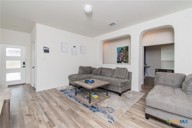 property at 4927 Park Lgt