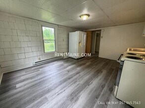 38 Academy St, Unit C in Hartland, ME - Building Photo - Building Photo