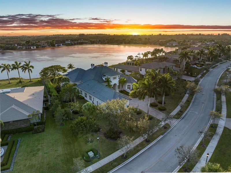 3111 Lake Ridge Ln in Weston, FL - Building Photo