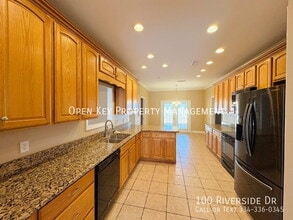 100 Riverside Dr in Dothan, AL - Building Photo - Building Photo