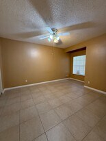 12121 Armenia Gables Cir in Tampa, FL - Building Photo