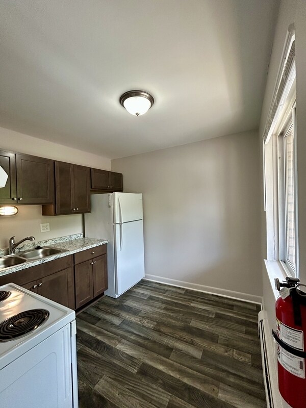 1760 St Johns Blvd in Lincoln Park, MI - Foto de edificio - Building Photo