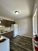 1760 St Johns Blvd in Lincoln Park, MI - Building Photo - Building Photo