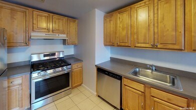 102-02 Queens Blvd, Unit 6A in Queens, NY - Building Photo - Building Photo