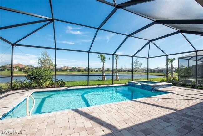 7567 Winding Cypress Dr in Naples, FL - Foto de edificio - Building Photo