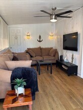 231 W Lake Dr in Hallandale Beach, FL - Building Photo - Building Photo