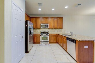 10 Pine Needle Pl in Spring, TX - Building Photo - Building Photo