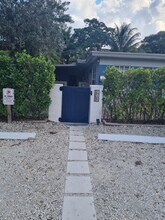 902 NE 40th St, Unit 2 in Oakland Park, FL - Building Photo - Building Photo