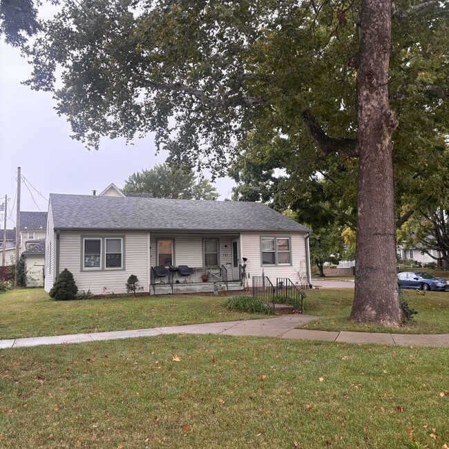923 SW 8th Ave in Topeka, KS - Building Photo - Building Photo