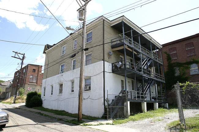 108 Reifert St in Pittsburgh, PA - Foto de edificio - Building Photo