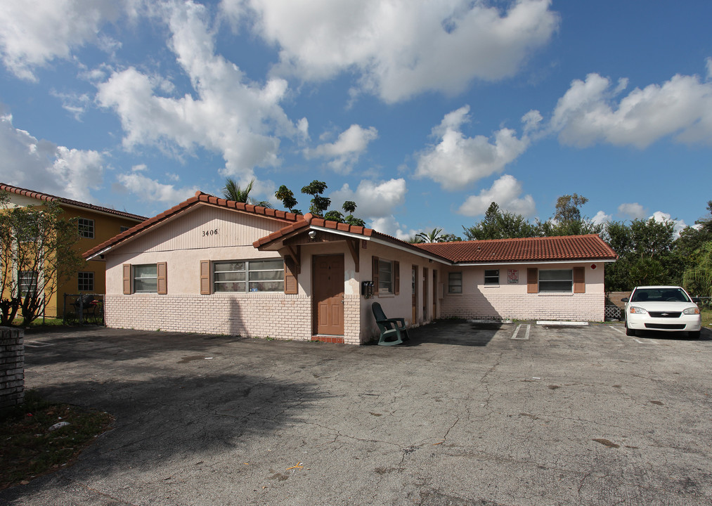 3406 Riverside Dr in Coral Springs, FL - Building Photo