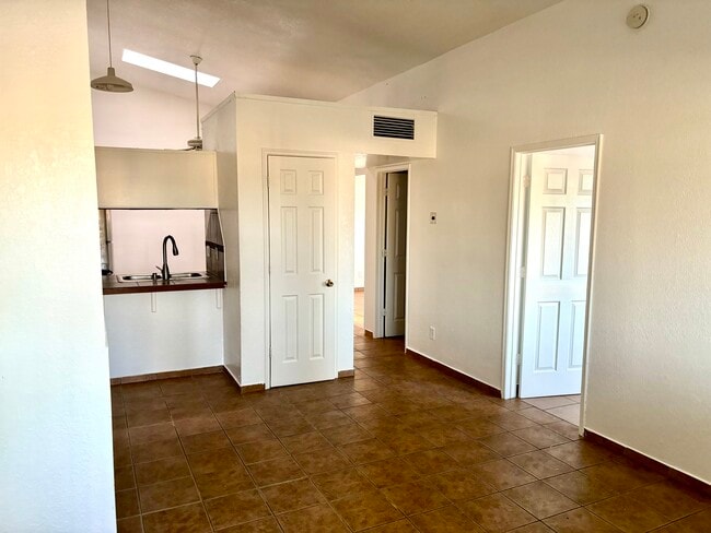 411 E Thoroughbred St, Unit 411 Thoroughbred in Tucson, AZ - Building Photo - Building Photo