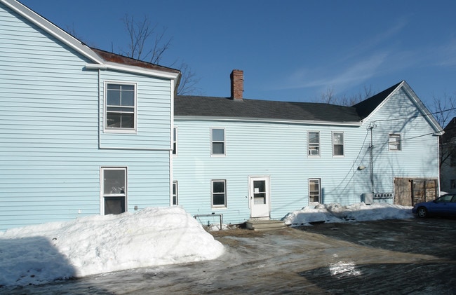 52 High St in Auburn, ME - Foto de edificio - Building Photo