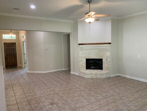 137 Antler Cir in Hollywood Park, TX - Foto de edificio - Building Photo