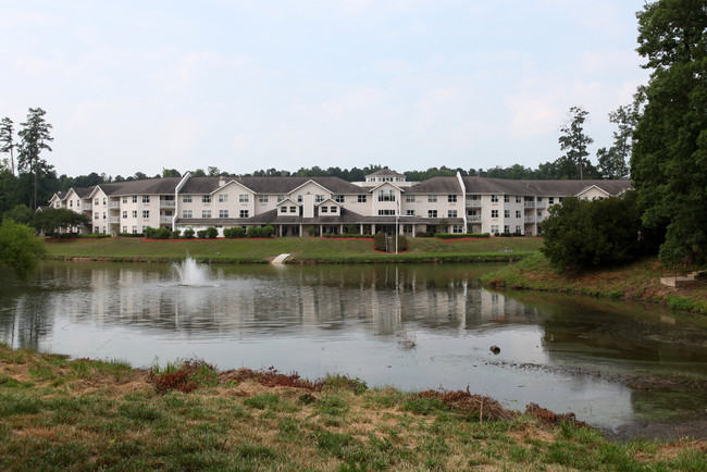 Emerald Pond in Durham, NC - Foto de edificio - Primary Photo