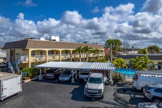 Gulfn Bay in Venice, FL - Building Photo - Building Photo