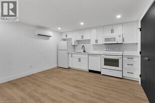 34 Windermere Crescent in Woodstock, ON - Building Photo