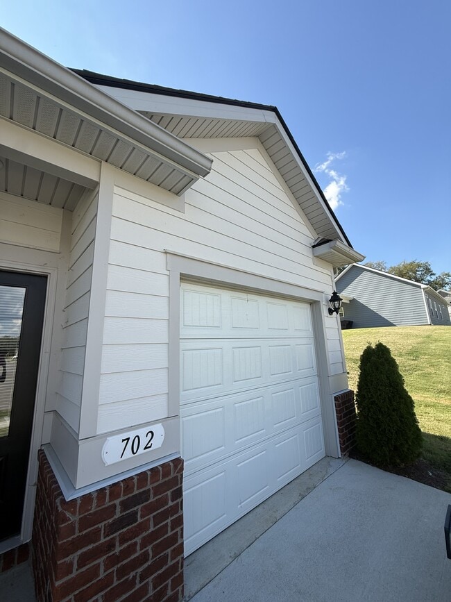 702 Samuel Dr in Columbia, TN - Building Photo - Building Photo