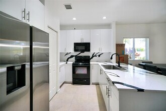 378 NE 47th Pl in Pompano Beach, FL - Building Photo - Building Photo