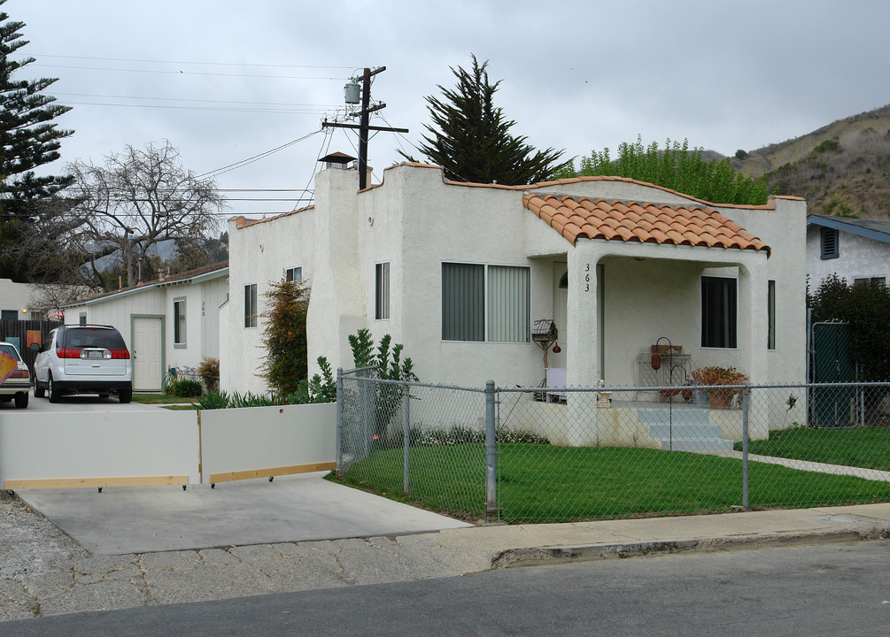 363-365 E McFarlane St in Ventura, CA - Building Photo