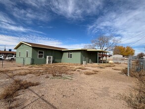 1802 Yucca Ln in Alamogordo, NM - Building Photo - Building Photo