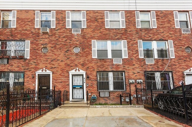 Full sized room for rent including utilities in Bronx, NY - Building Photo - Building Photo