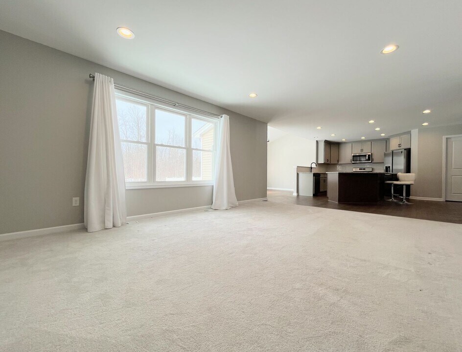 140 Cherry Laurel Ln in Buffalo, NY - Building Photo