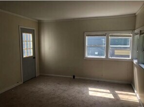 64 Ontario St in Oswego, NY - Foto de edificio - Building Photo