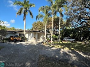 6505 SW 92nd St in Pinecrest, FL - Foto de edificio - Building Photo