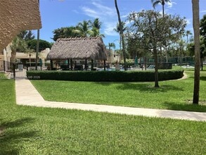 8261 SW 128th St in Pinecrest, FL - Building Photo - Building Photo