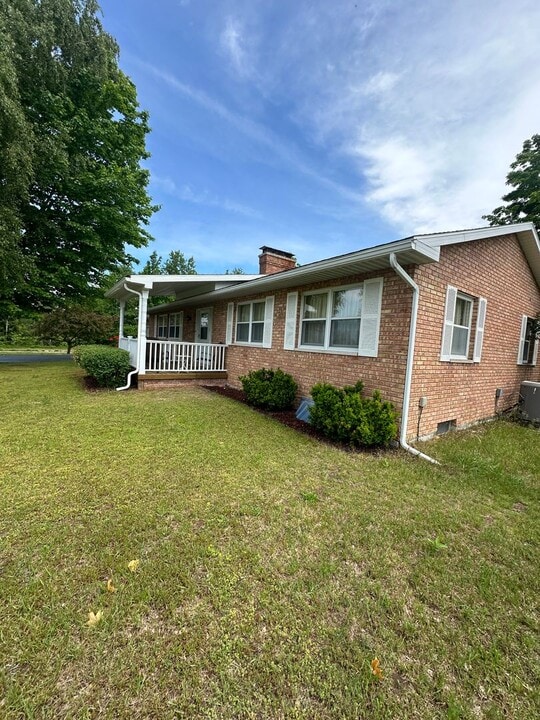 7799 S Center Hwy in Traverse City, MI - Building Photo