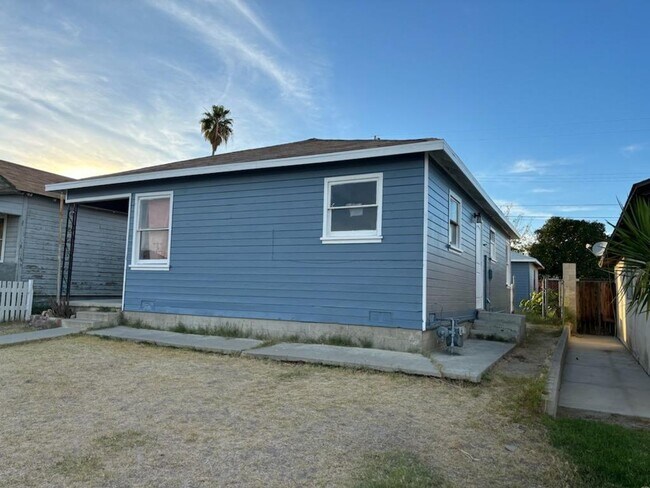 311 S 6th St in Taft, CA - Building Photo - Building Photo