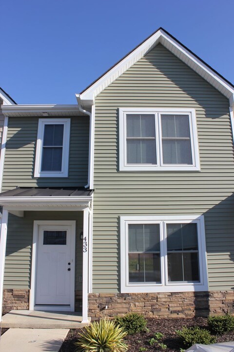 433 Leslie Ct in Harrisonburg, VA - Building Photo