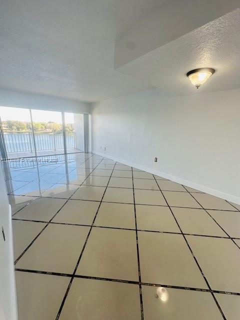 9351 Fontainebleau Blvd in Miami, FL - Building Photo - Building Photo