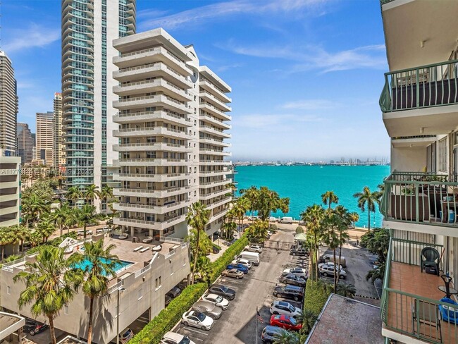 1408 Brickell Bay Dr in Miami, FL - Building Photo - Building Photo