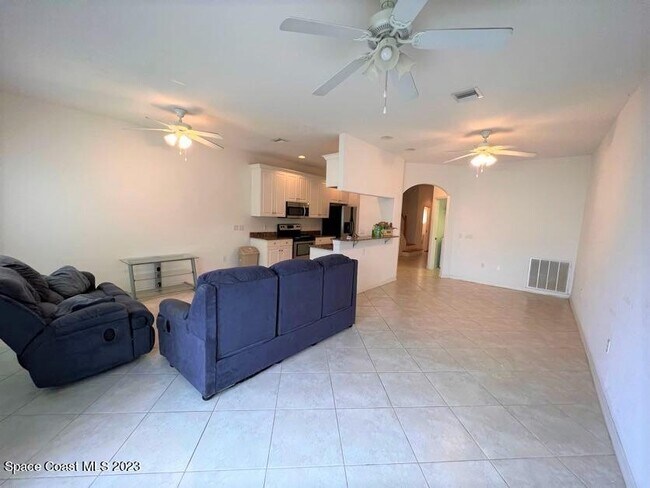 8595 Canaveral Blvd in Cape Canaveral, FL - Building Photo - Building Photo