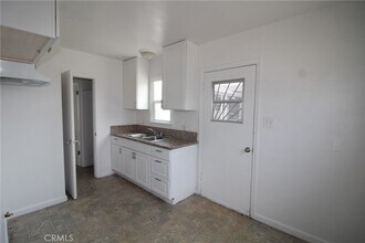 4954 Tweedy Blvd, Unit F in South Gate, CA - Building Photo - Building Photo
