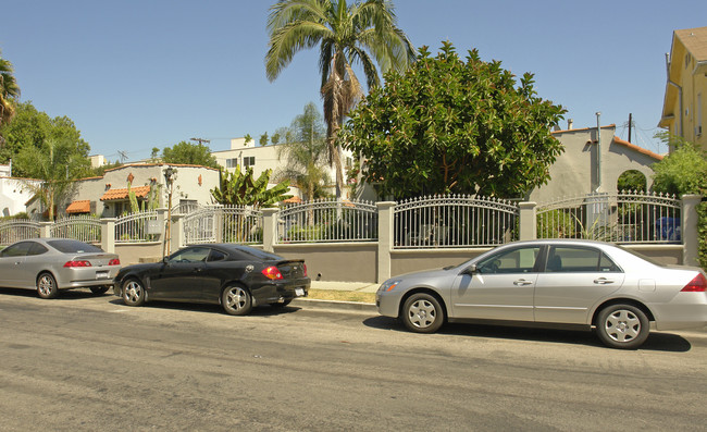 1306 N Formosa Ave in Los Angeles, CA - Building Photo - Building Photo