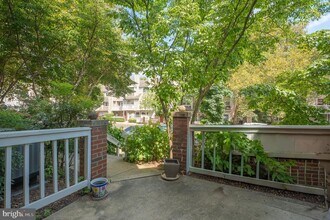 5705 Chapman Mill Dr in North Bethesda, MD - Building Photo - Building Photo