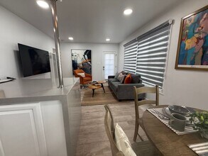 67 Bay Shore Ave in Long Beach, CA - Building Photo - Building Photo