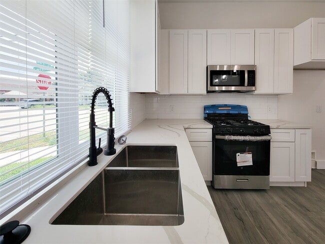 property at 1901 Mary St