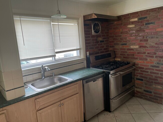 10 Olmstead Pl in Norwalk, CT - Building Photo - Building Photo