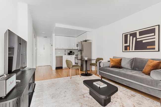 230 E 44th St in New York, NY - Building Photo - Building Photo