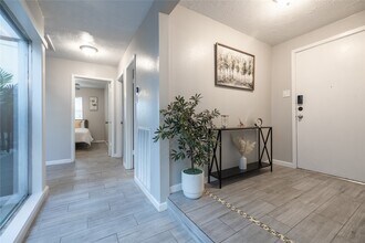 9907 Towne Tower Ln in Sugar Land, TX - Building Photo - Building Photo