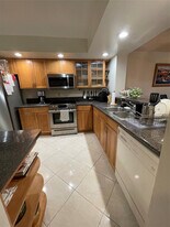 16141 Blatt Blvd in Weston, FL - Building Photo
