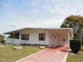 14324 Montclair Dr in Brooksville, FL - Building Photo