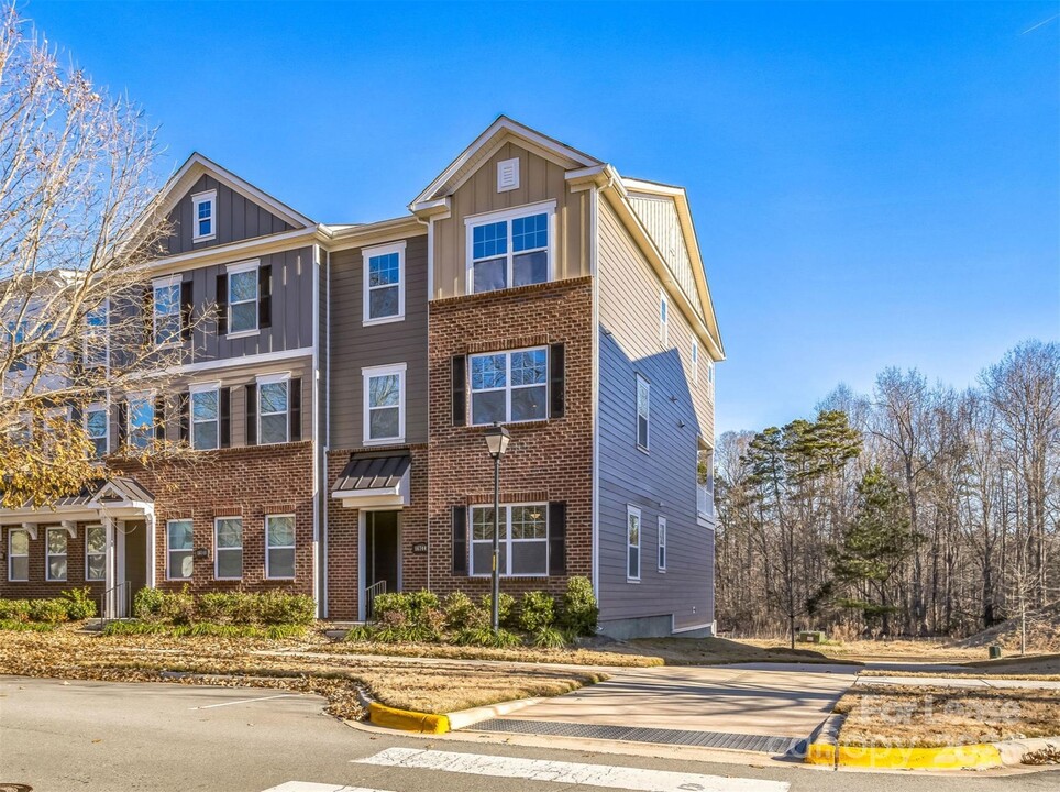 16744 Summers Walk Blvd in Davidson, NC - Building Photo