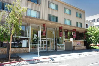 Park Place Apartments in Sacramento, CA - Foto de edificio - Building Photo