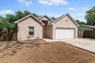 2006 Throckmorton St in Gainesville, TX - Building Photo - Building Photo